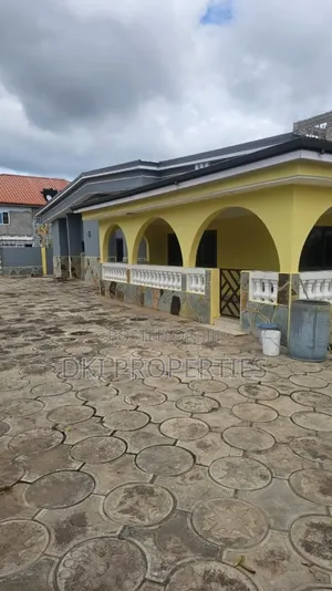 5bdrm House in Dki Properties, Adenta for rent