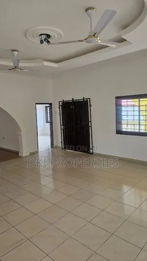 5bdrm House in Dki Properties, Adenta for rent