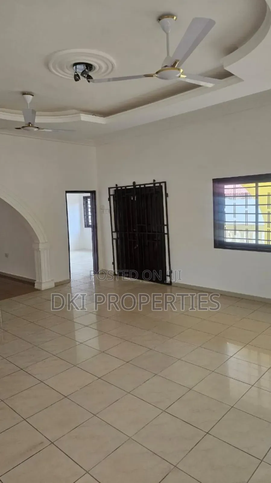 5bdrm House in Dki Properties, Adenta for rent
