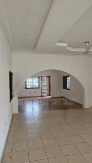 5bdrm House in Dki Properties, Adenta for rent