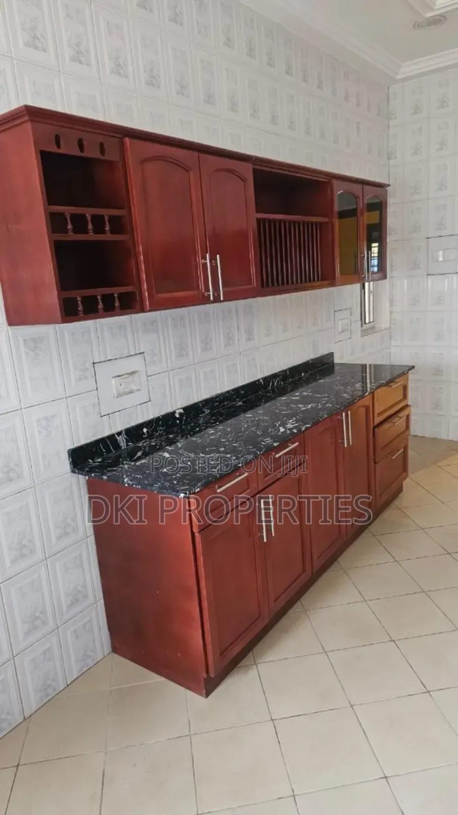 5bdrm House in Dki Properties, Adenta for rent
