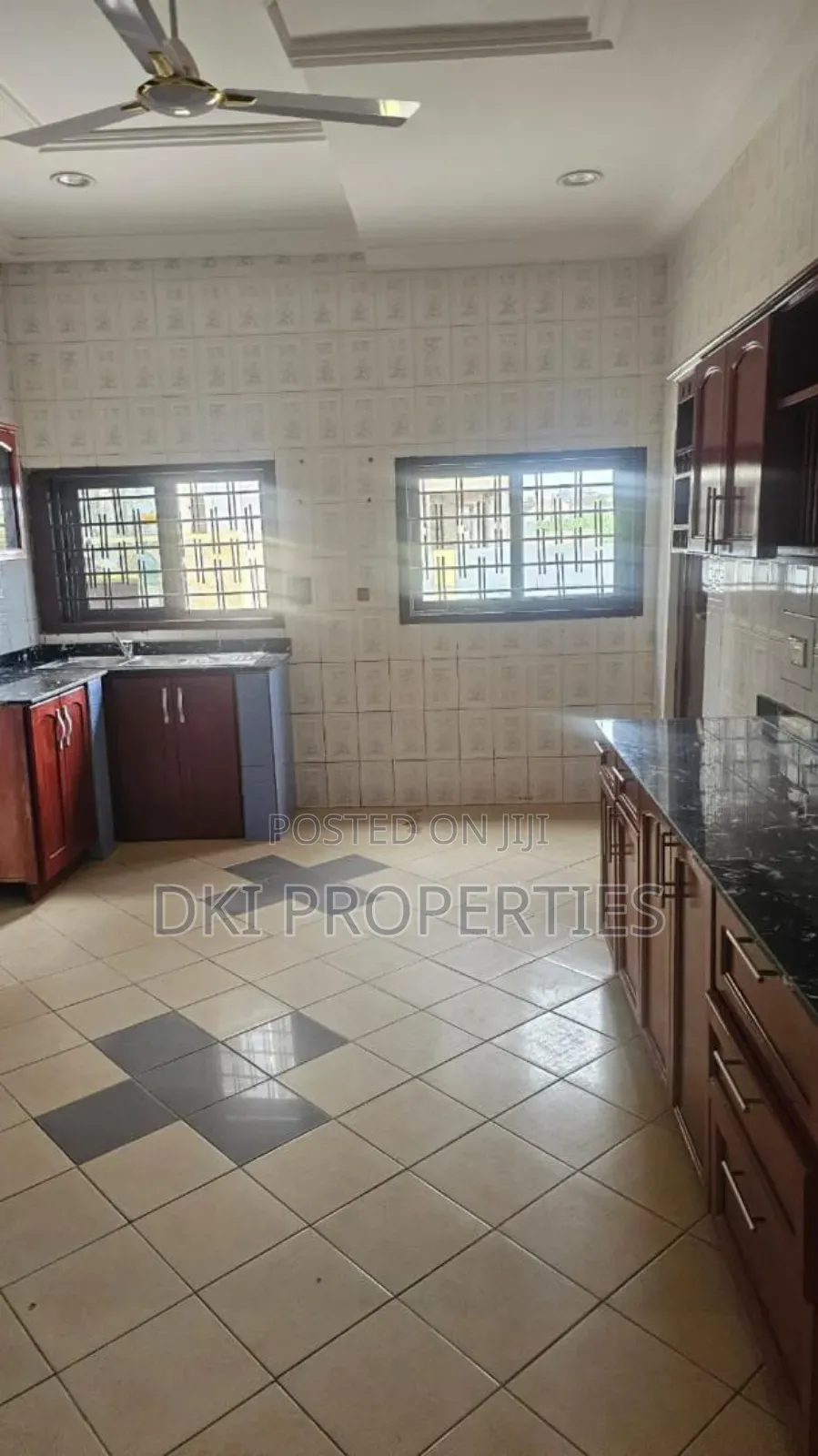 5bdrm House in Dki Properties, Adenta for rent