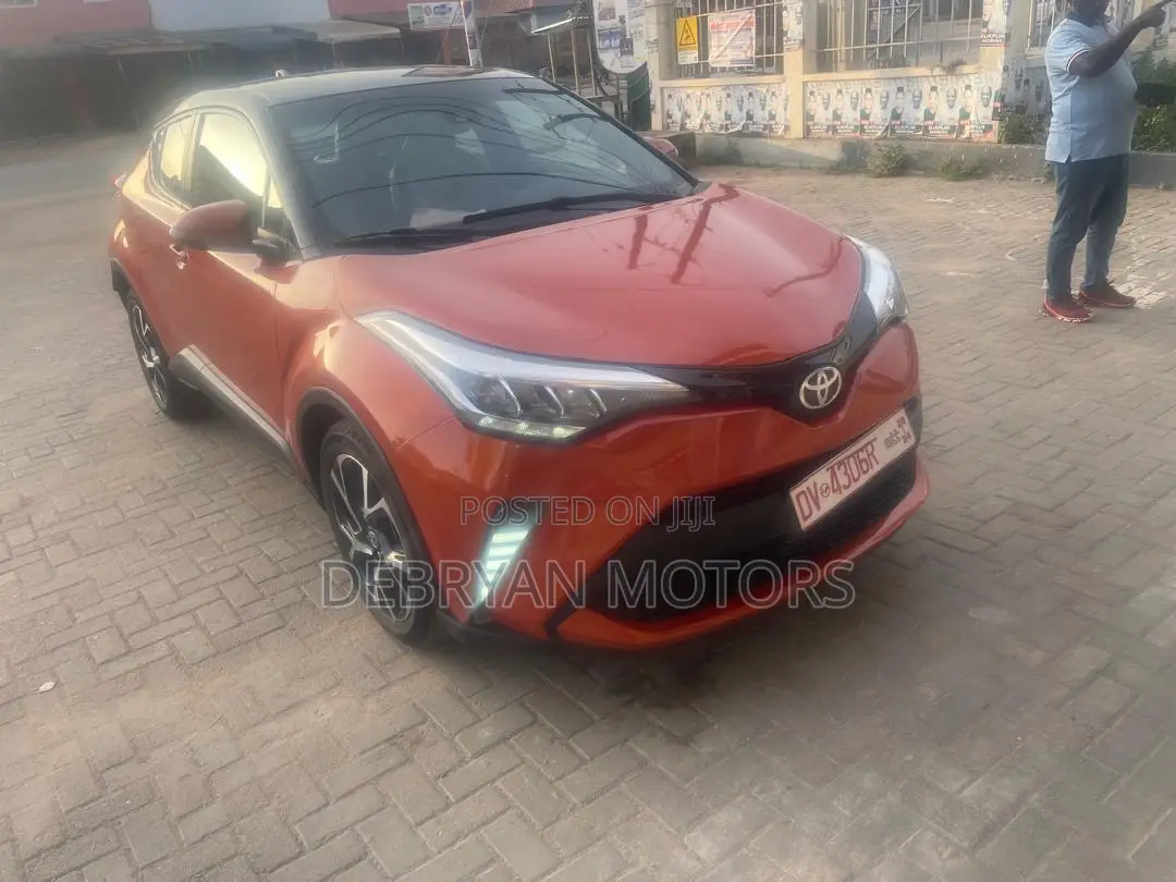 Toyota C-HR XLE 2021 Orange