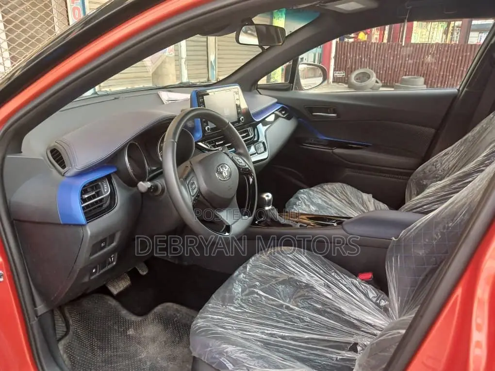 Toyota C-HR XLE 2021 Orange