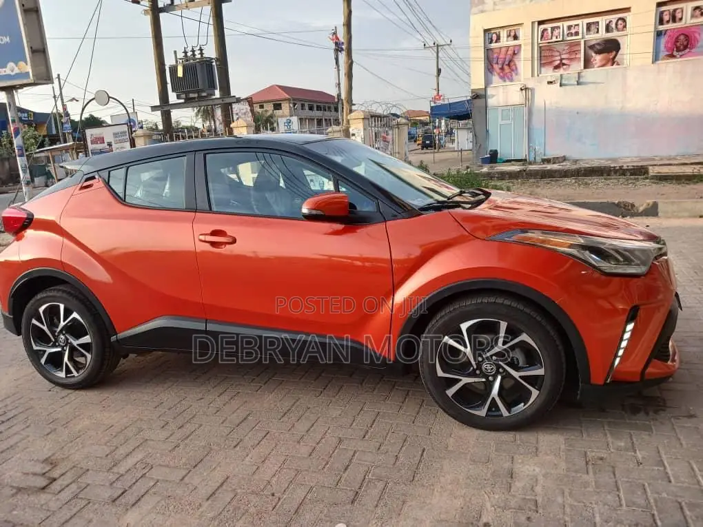 Toyota C-HR XLE 2021 Orange