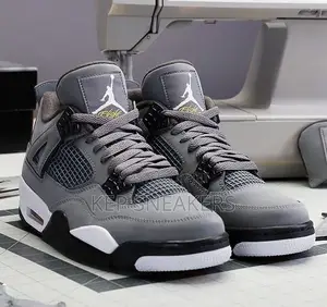 Air Jordan 4 Flight
