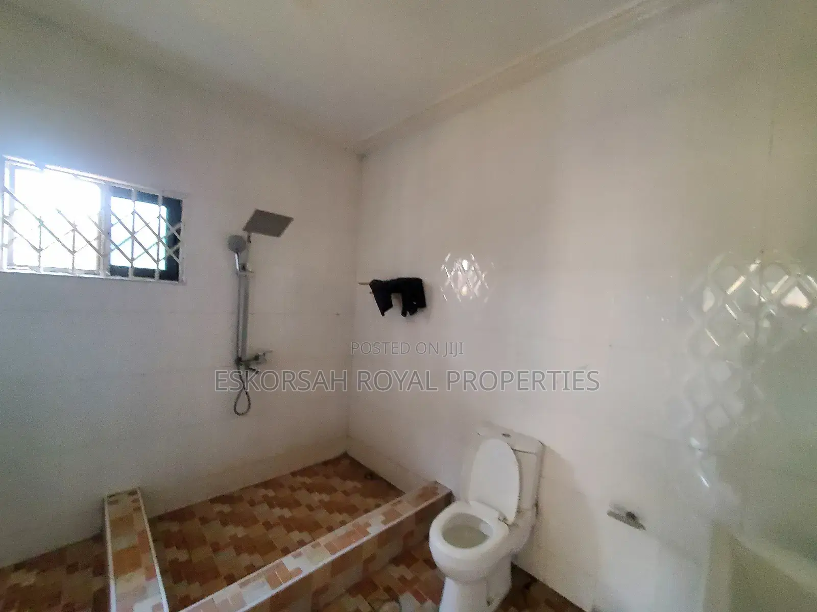 4bdrm House in School Junction for rent