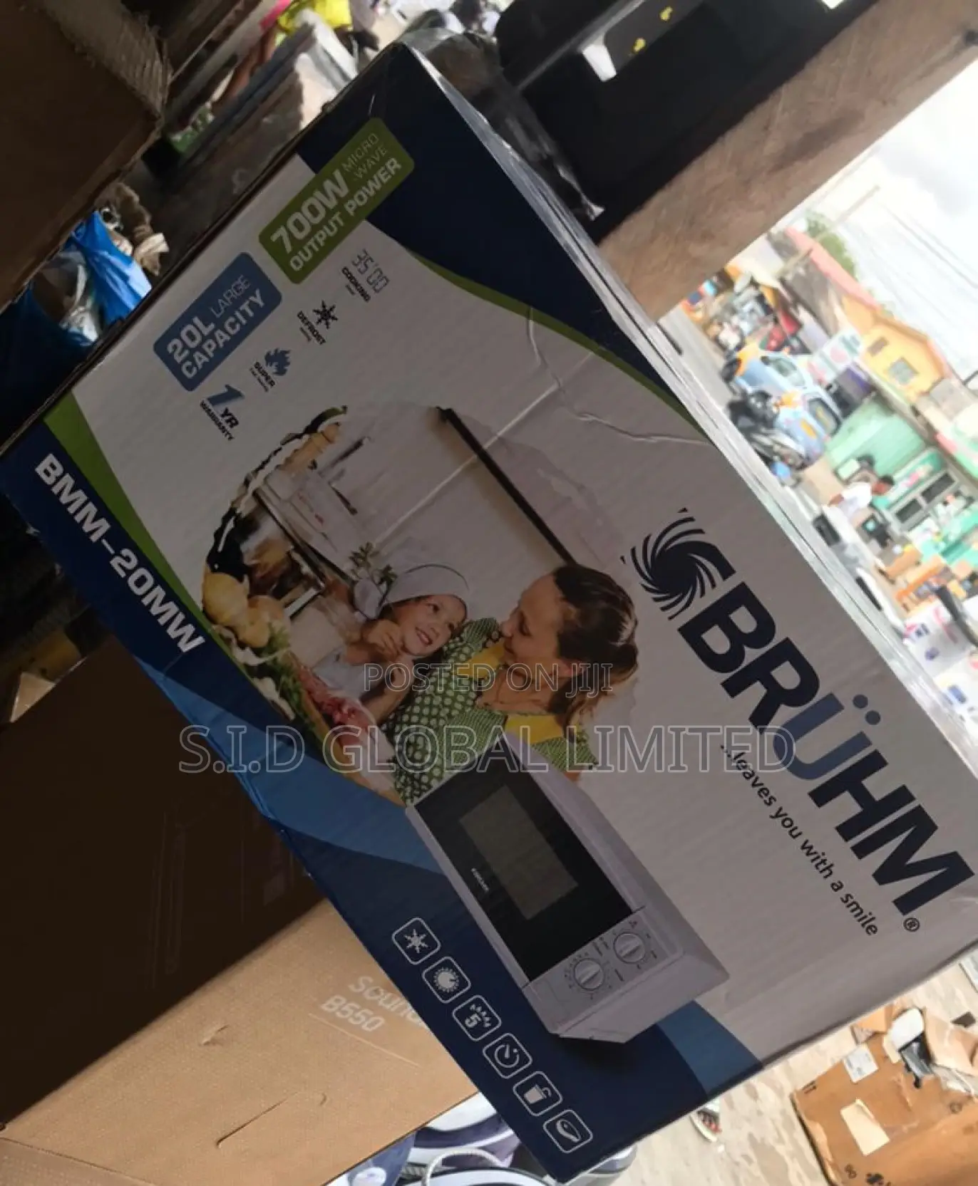 Chef Creations With Bruhm 20L 700W Solo Microwave Oven