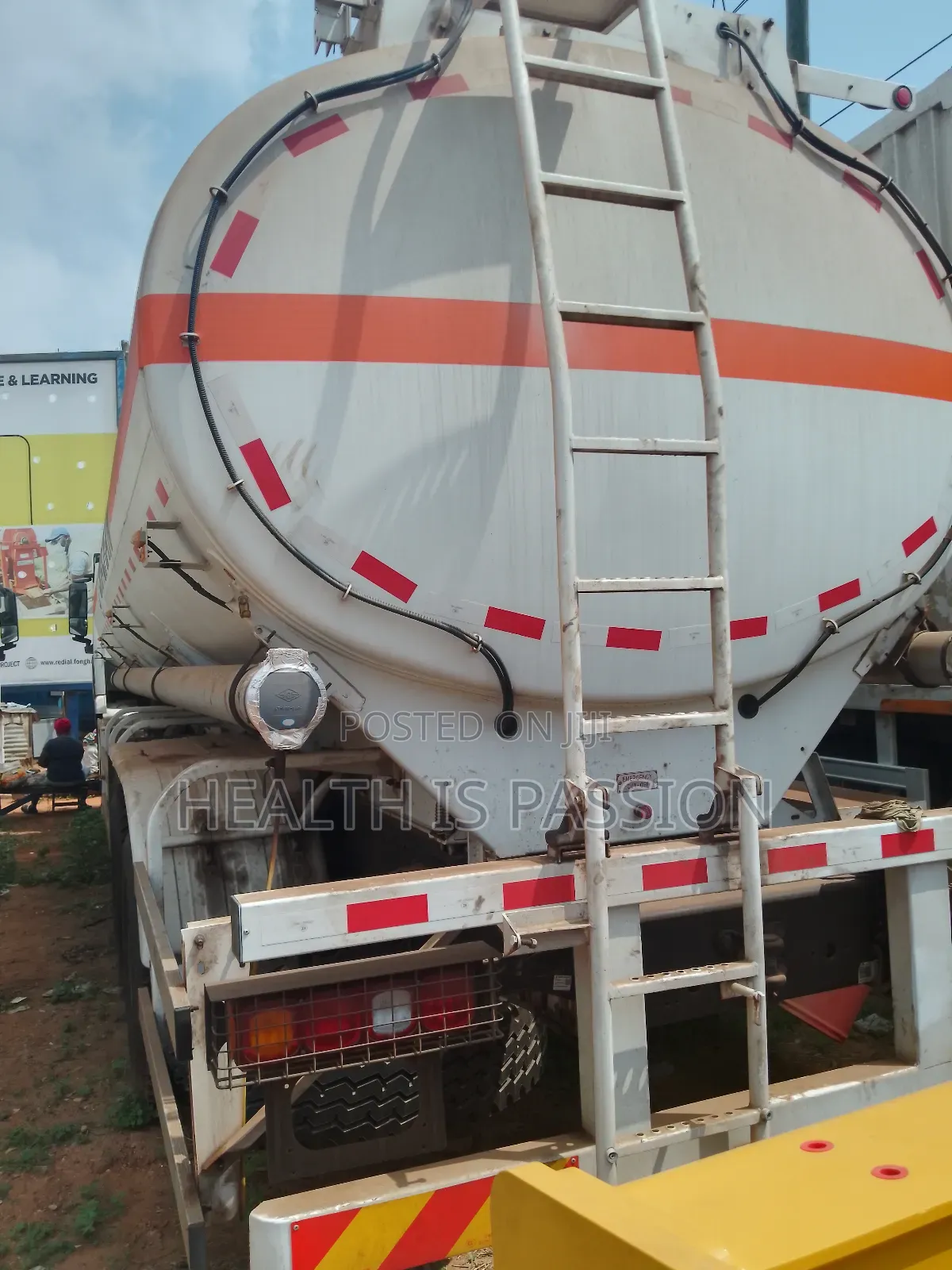 Brand New Shachman 27000L Complete Fuel Tanker With Head.