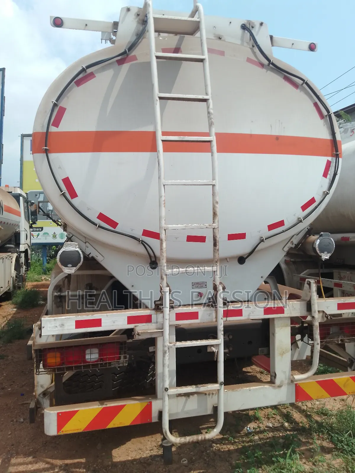 Brand New Shachman 27000L Complete Fuel Tanker With Head.