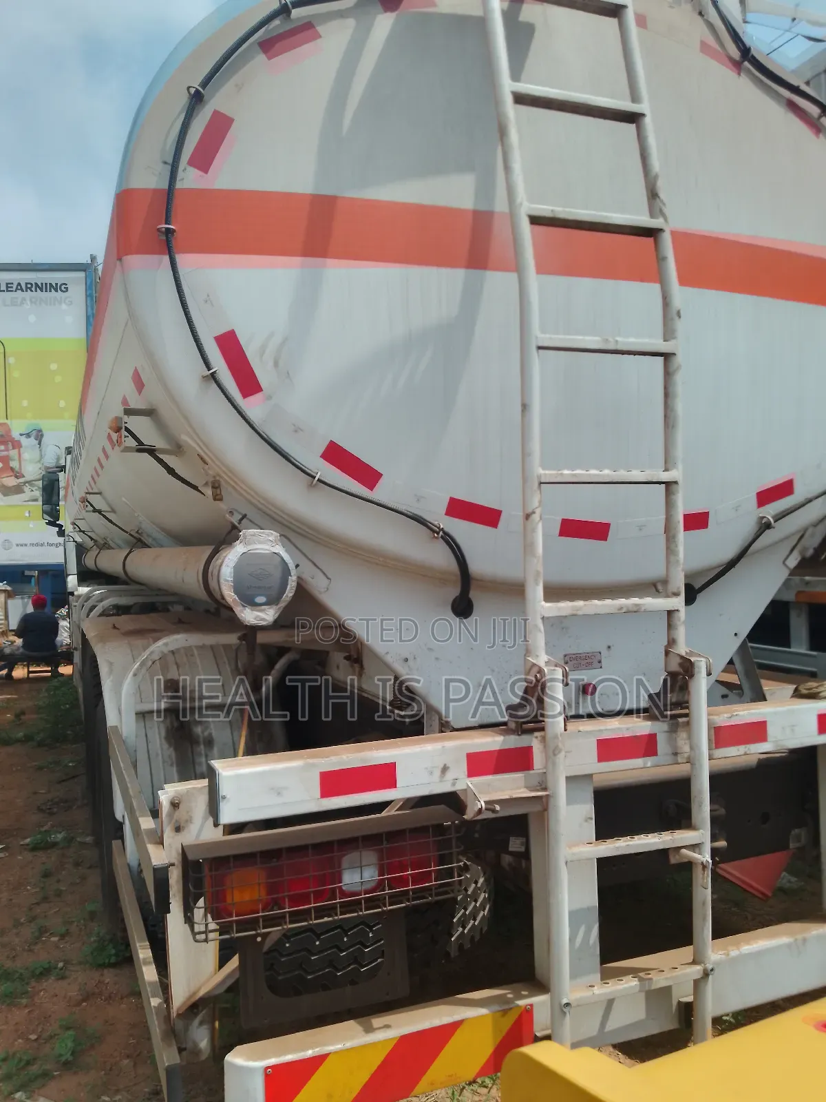 Brand New Shachman 27000L Complete Fuel Tanker With Head.
