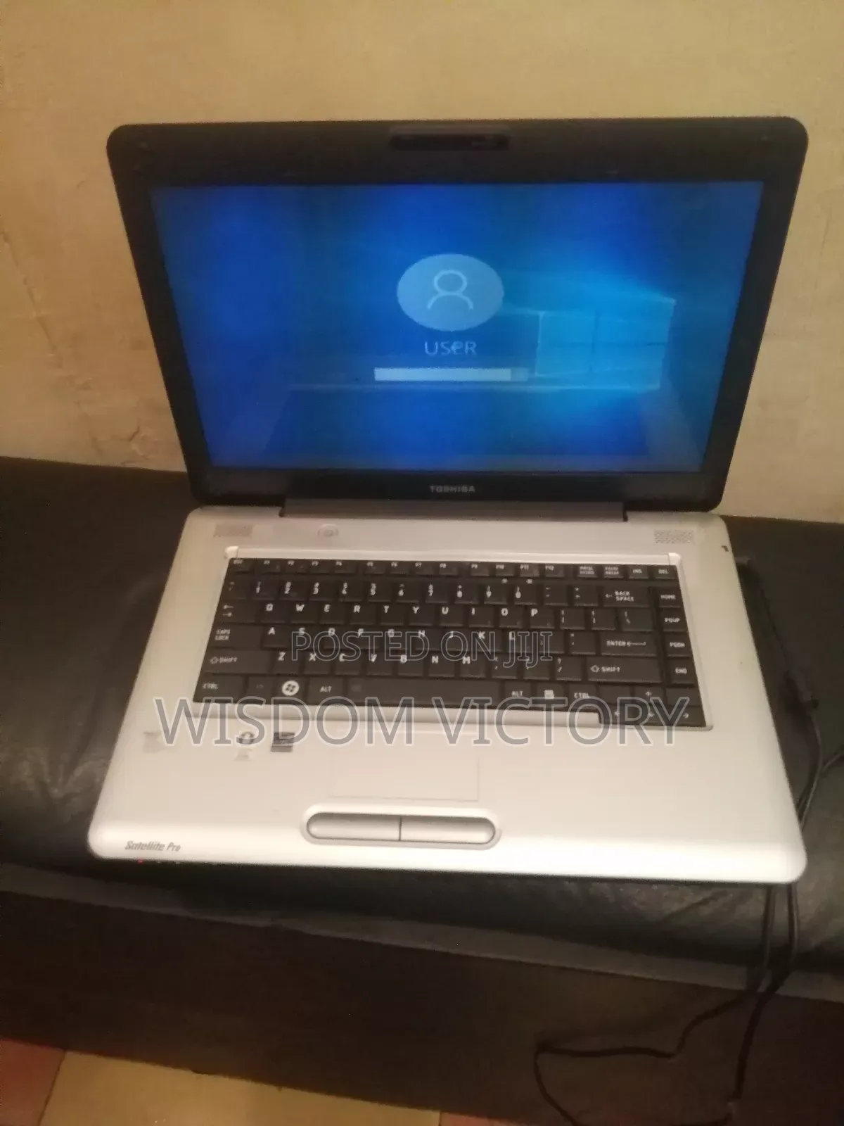 New Laptop Toshiba Satellite C850 4GB Intel HDD 250GB
