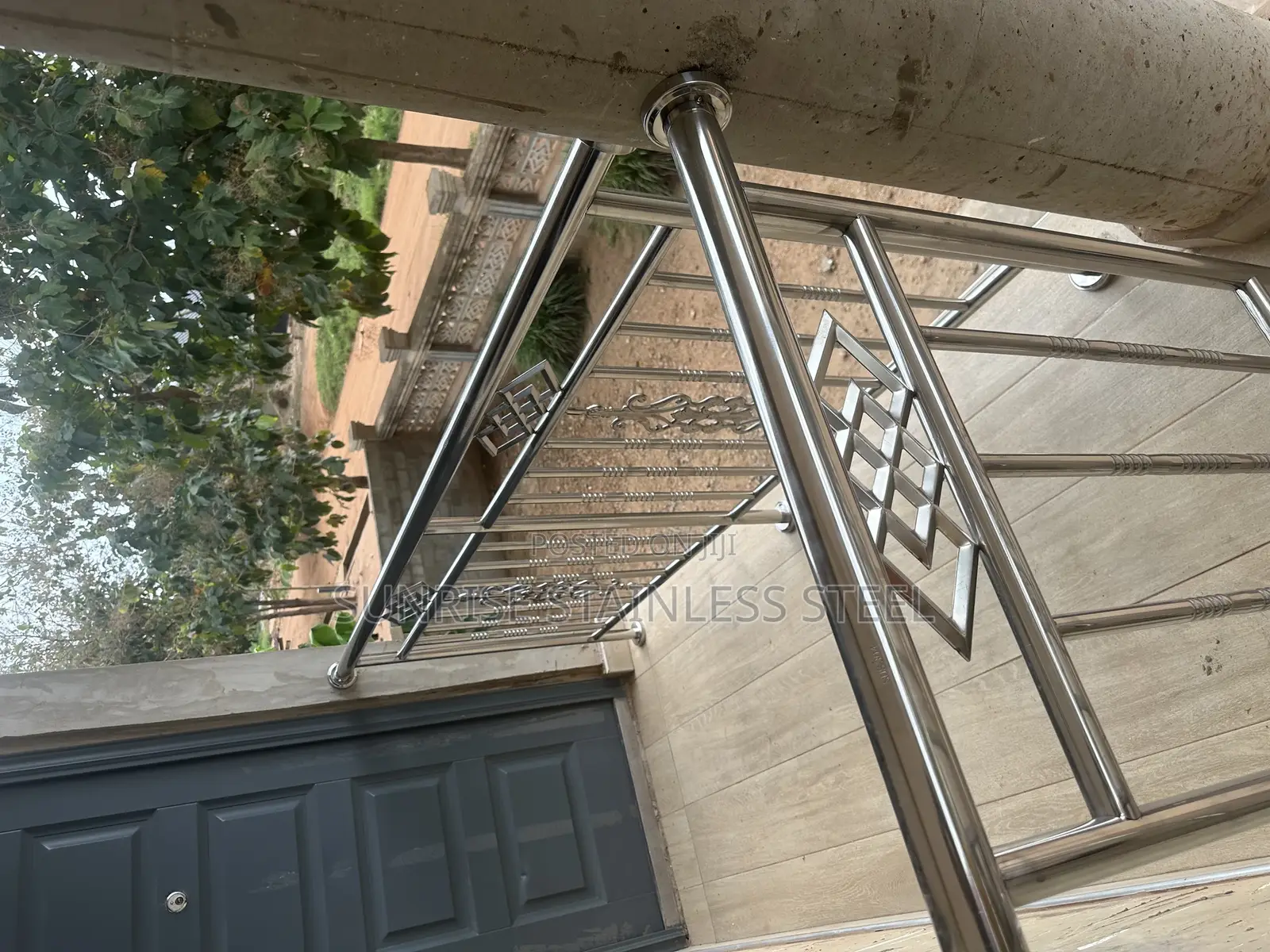 Stainless Glass Design and Flower Balustrade