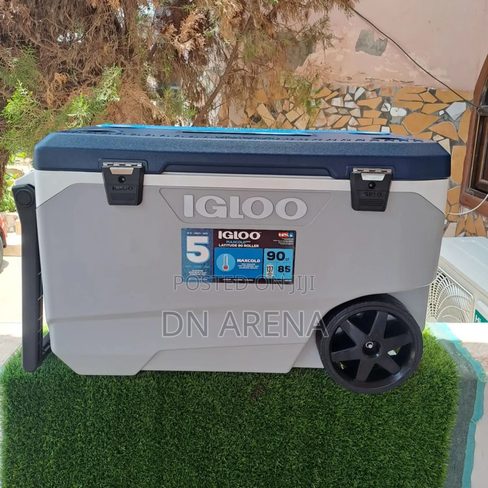 Igloo 90quart Maxcold Ice Chest