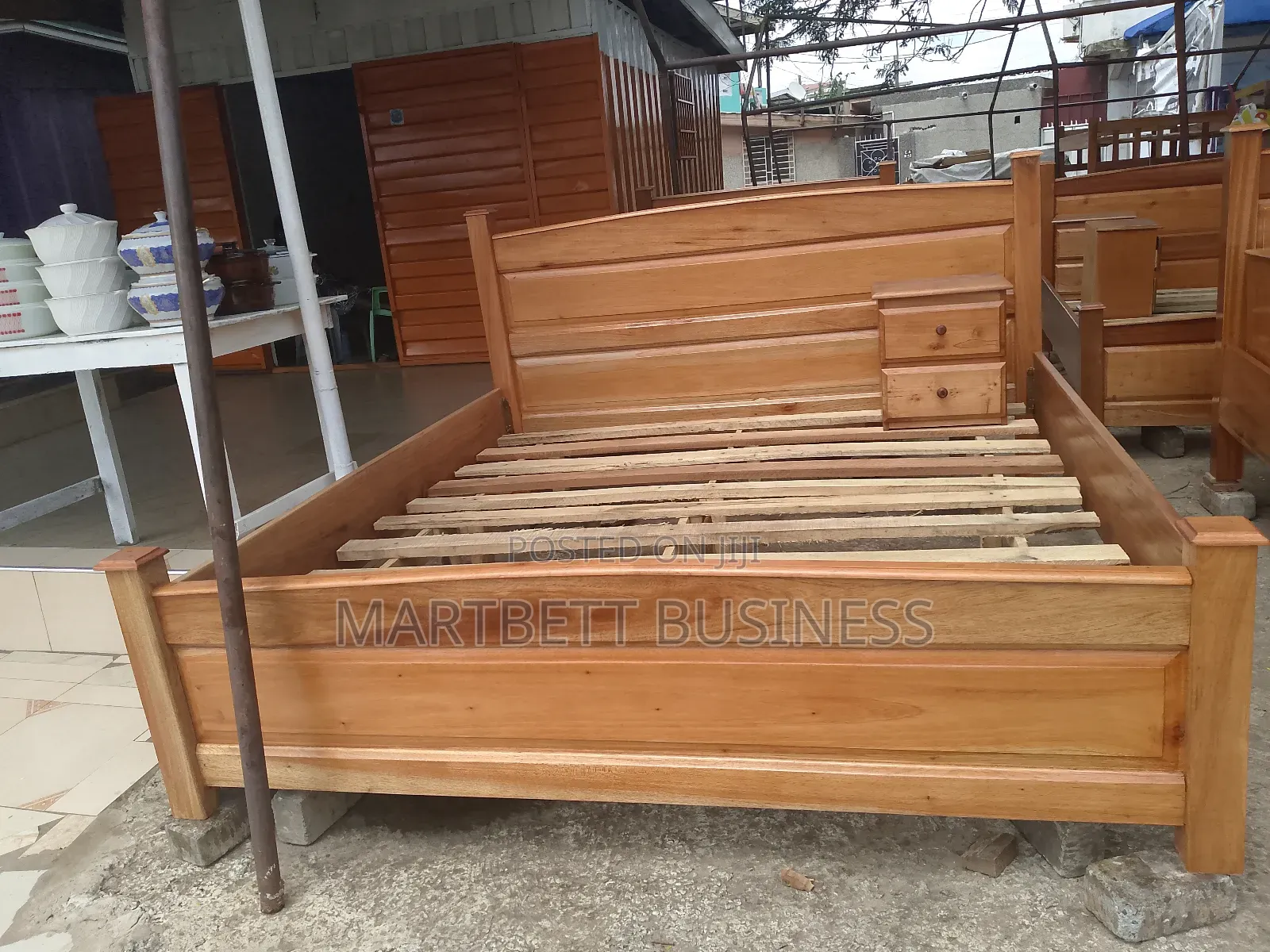 Queen Size Bed With a Side Drawer