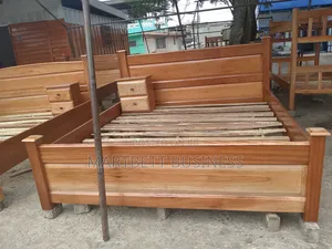 Queen Size Bed With a Side Drawer