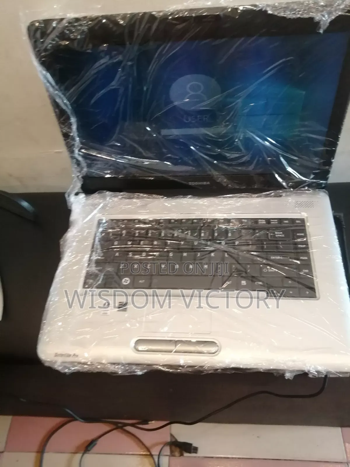New Laptop Toshiba dynaEdge DC-100 4GB Intel HDD 250GB