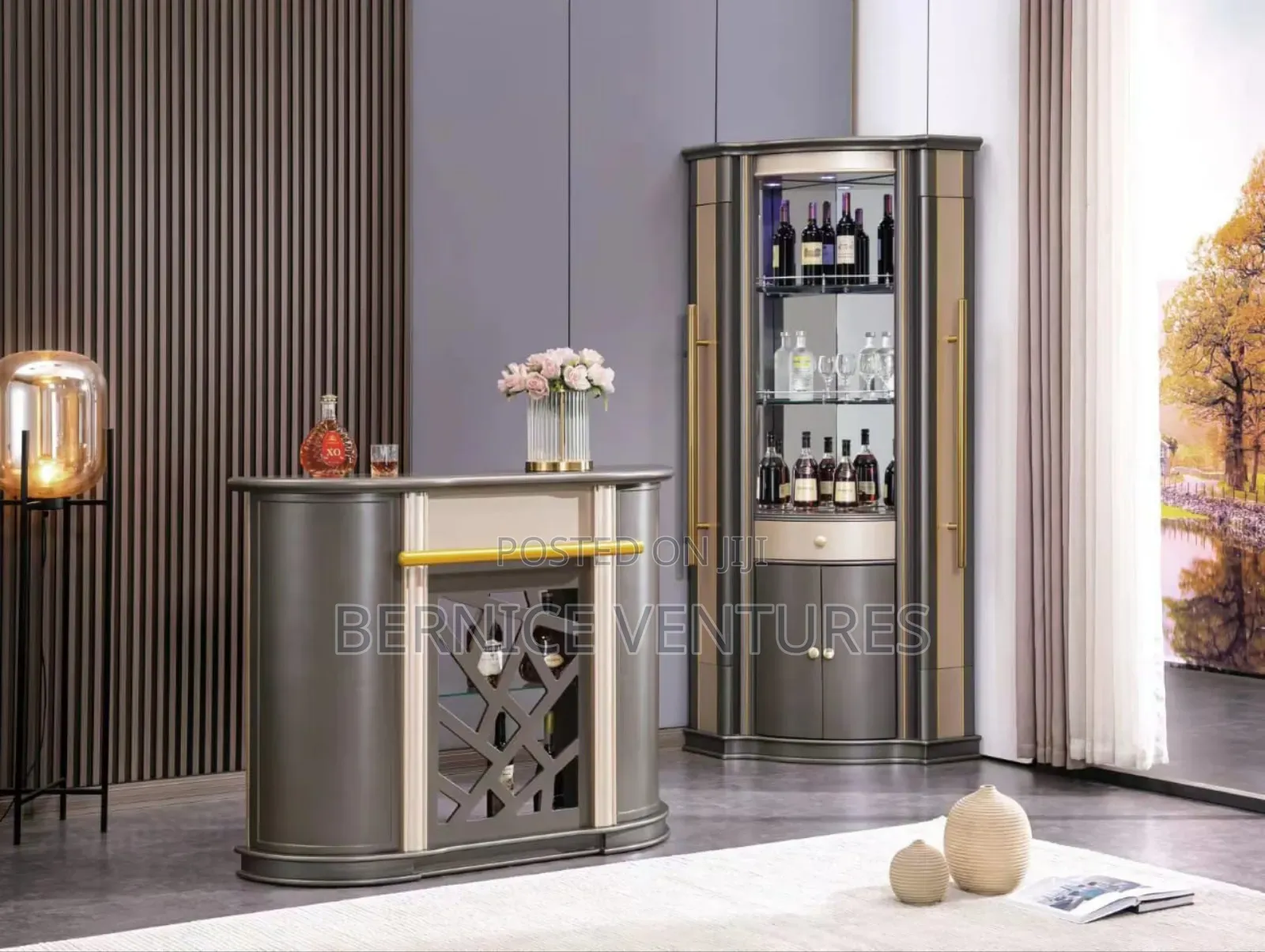 Corner Lounge