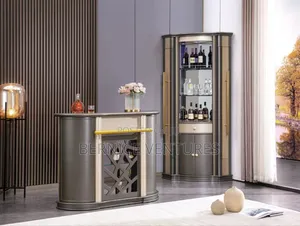 Corner Lounge