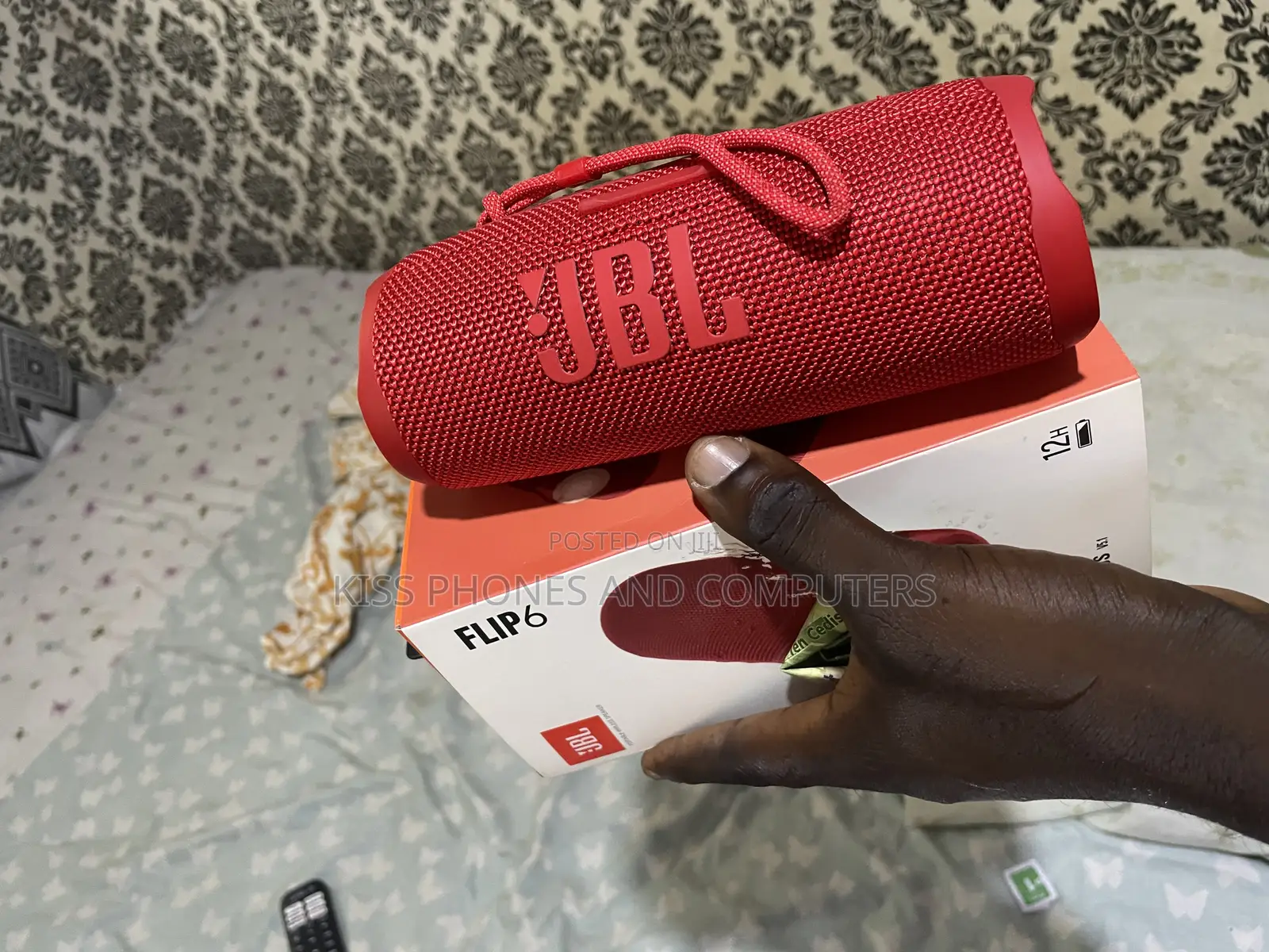 JBL Flip 6 Bluetooth Speaker