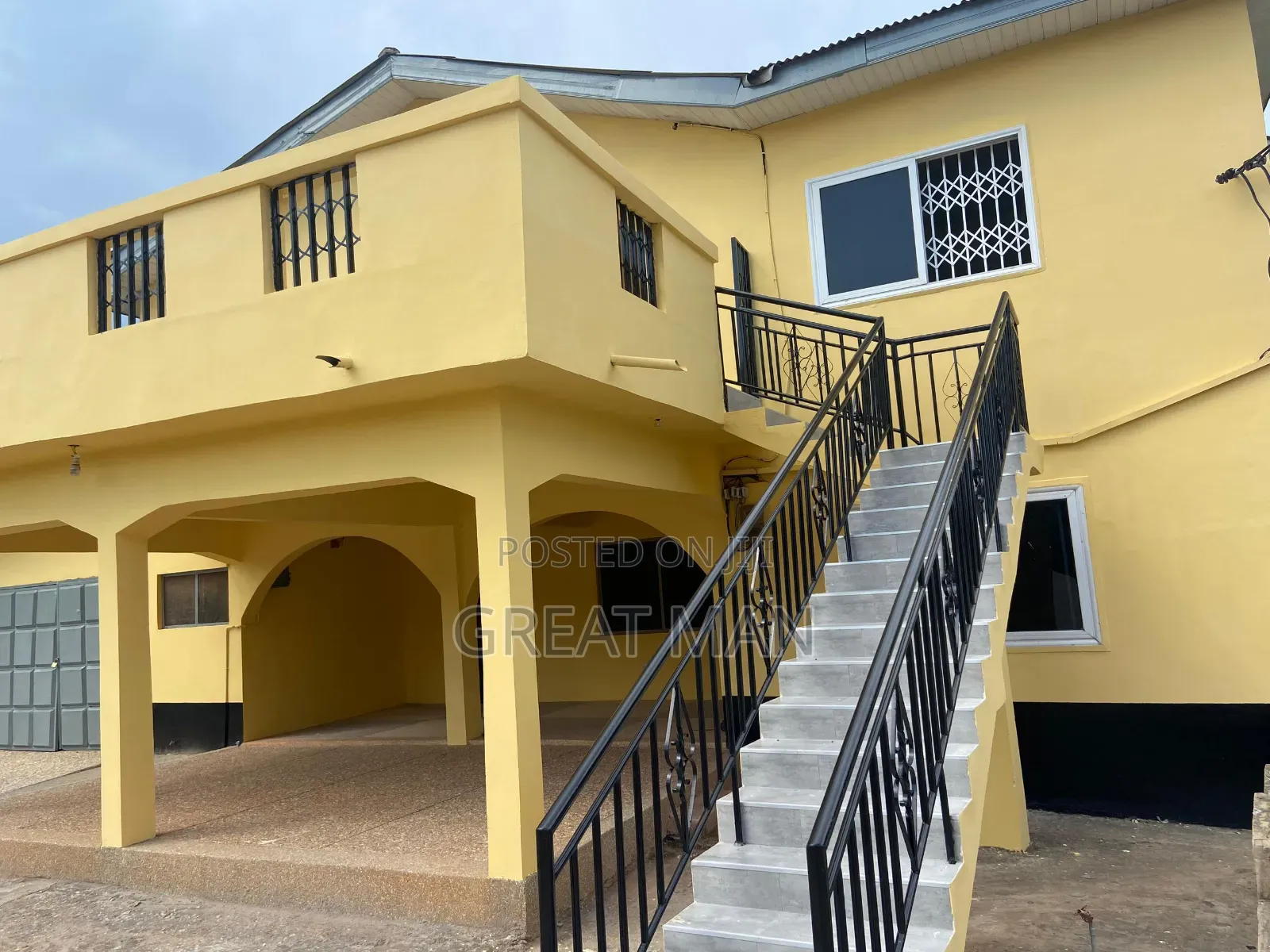 5bdrm Apartment in West Hills Mall Area for rent
