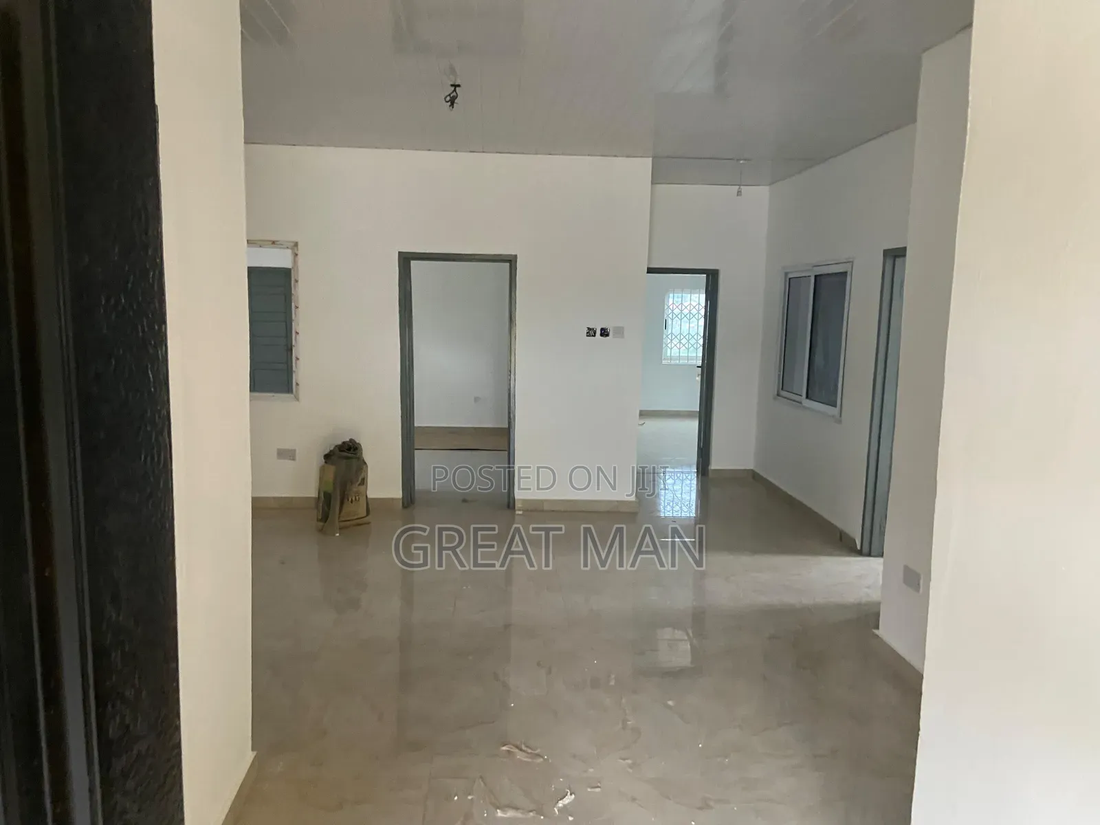 5bdrm Apartment in West Hills Mall Area for rent
