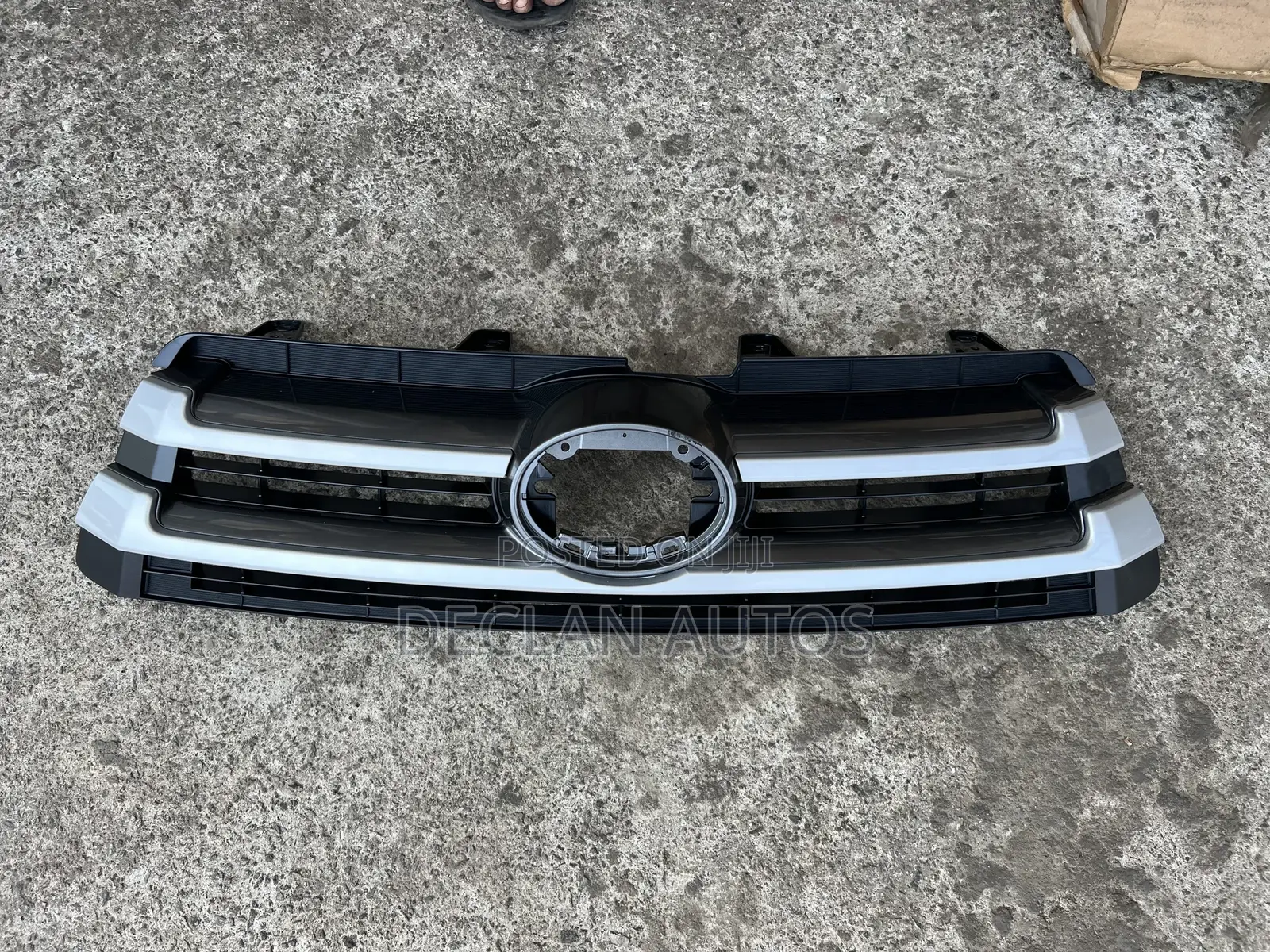 2017 2018 2019 Toyota Highlander Front Upper Grill Grille