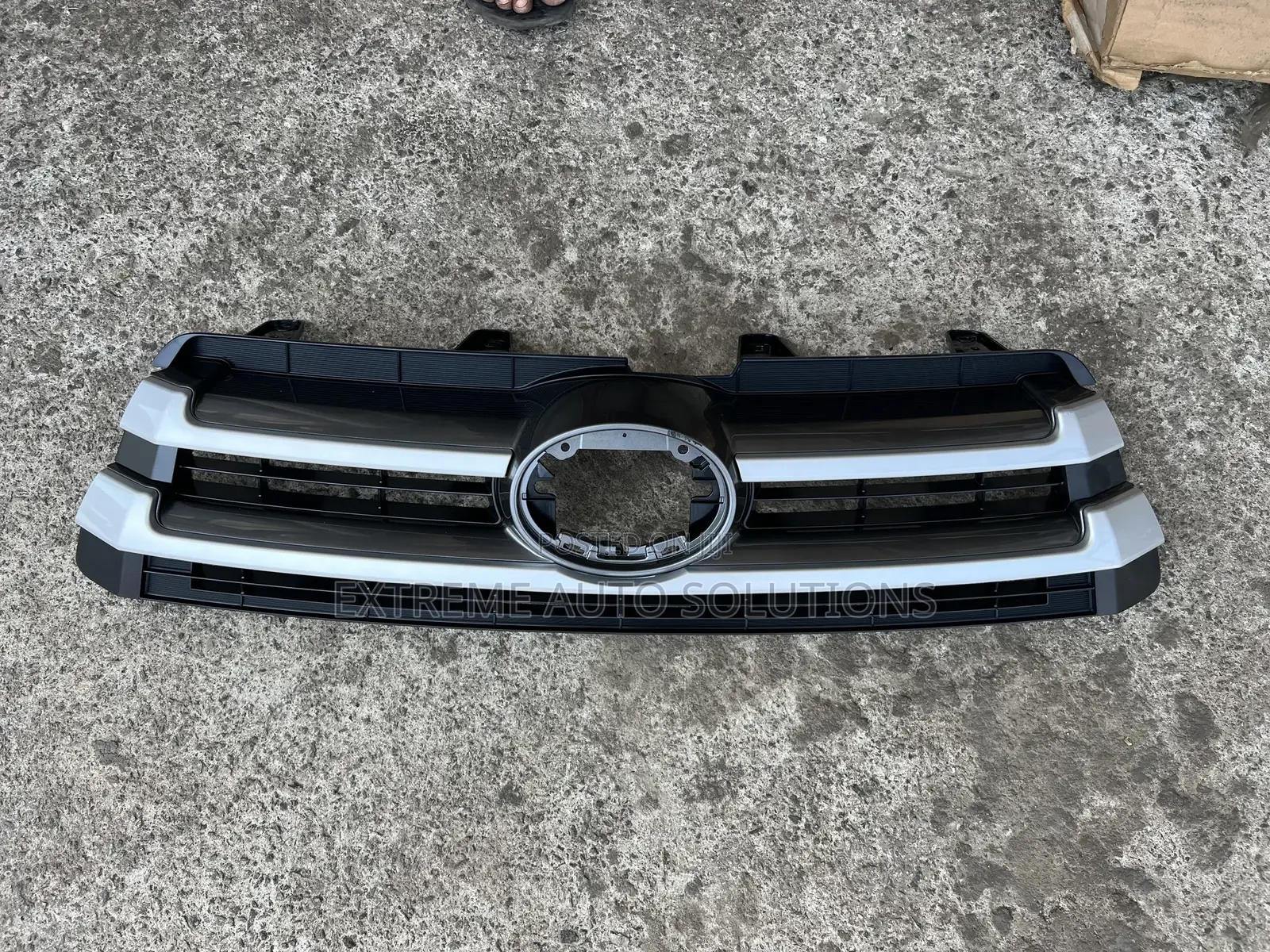 2017 2018 2019 Toyota Highlander Front Upper Grill Grille