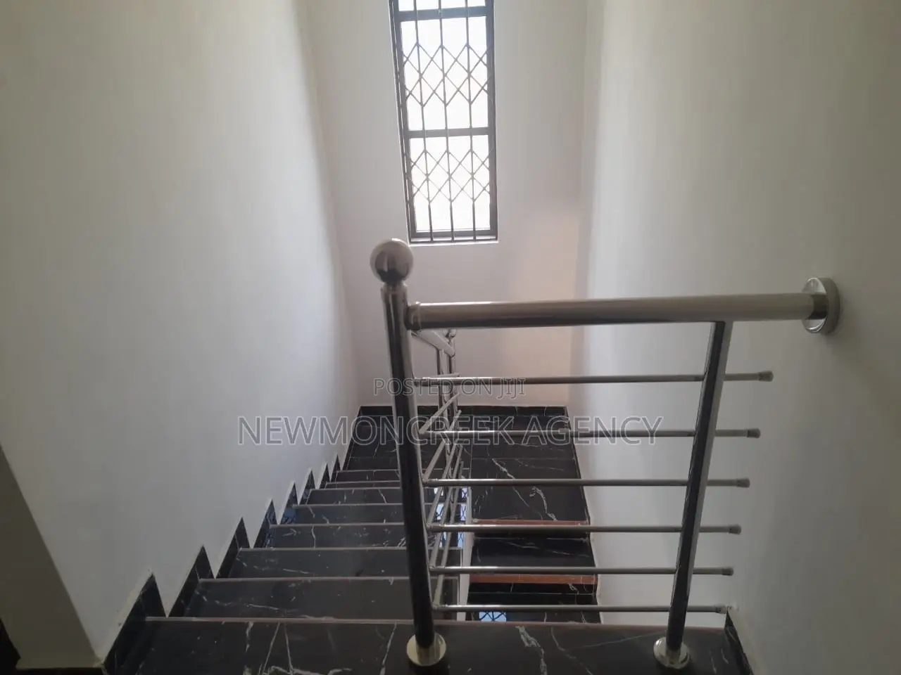 3bdrm Duplex in Ayi Mensah, Accra Metropolitan for sale