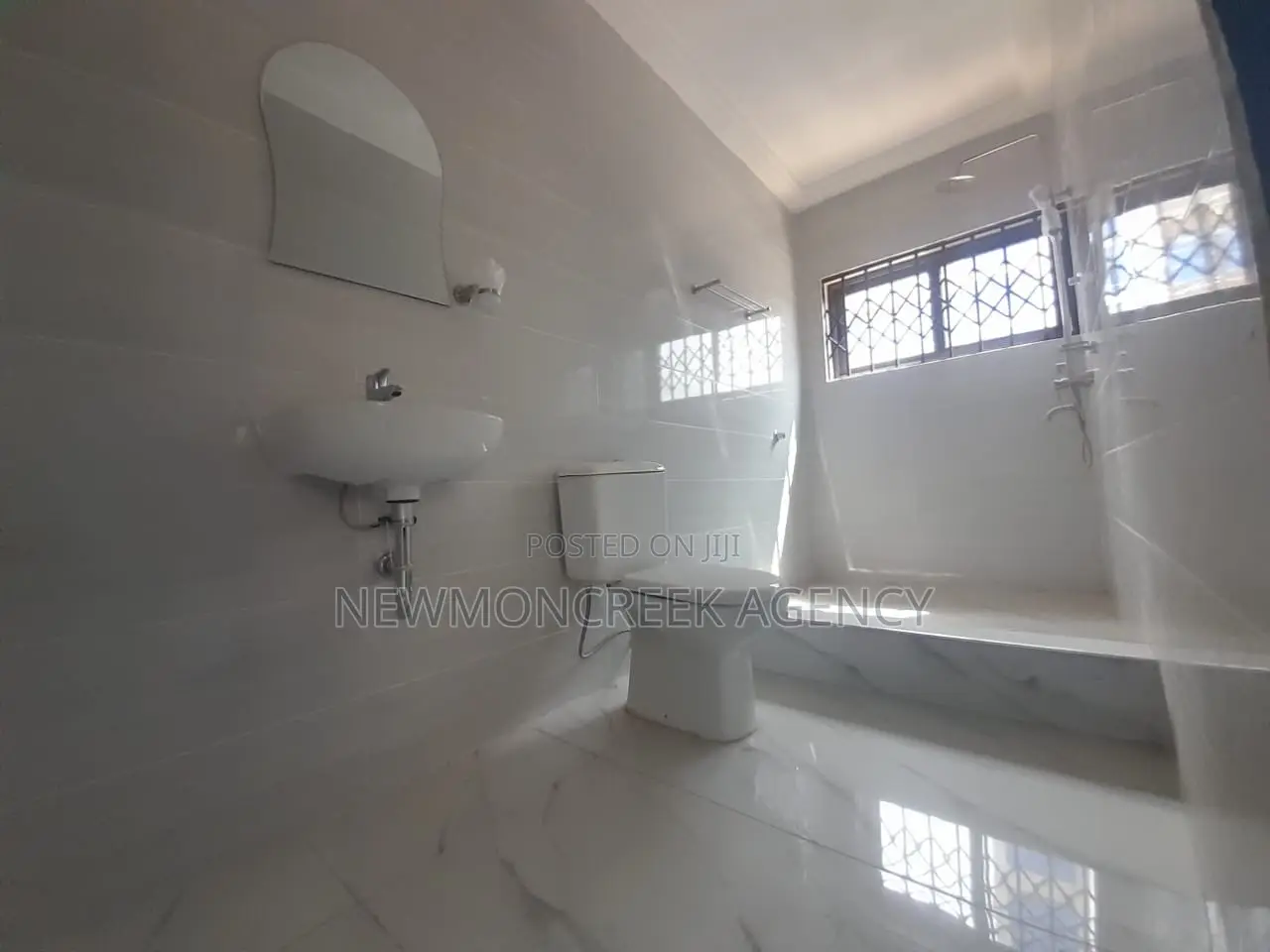 3bdrm Duplex in Ayi Mensah, Accra Metropolitan for sale