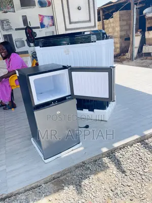 Pearl Pf-100lf-25y Double Door Table Top Fridge.