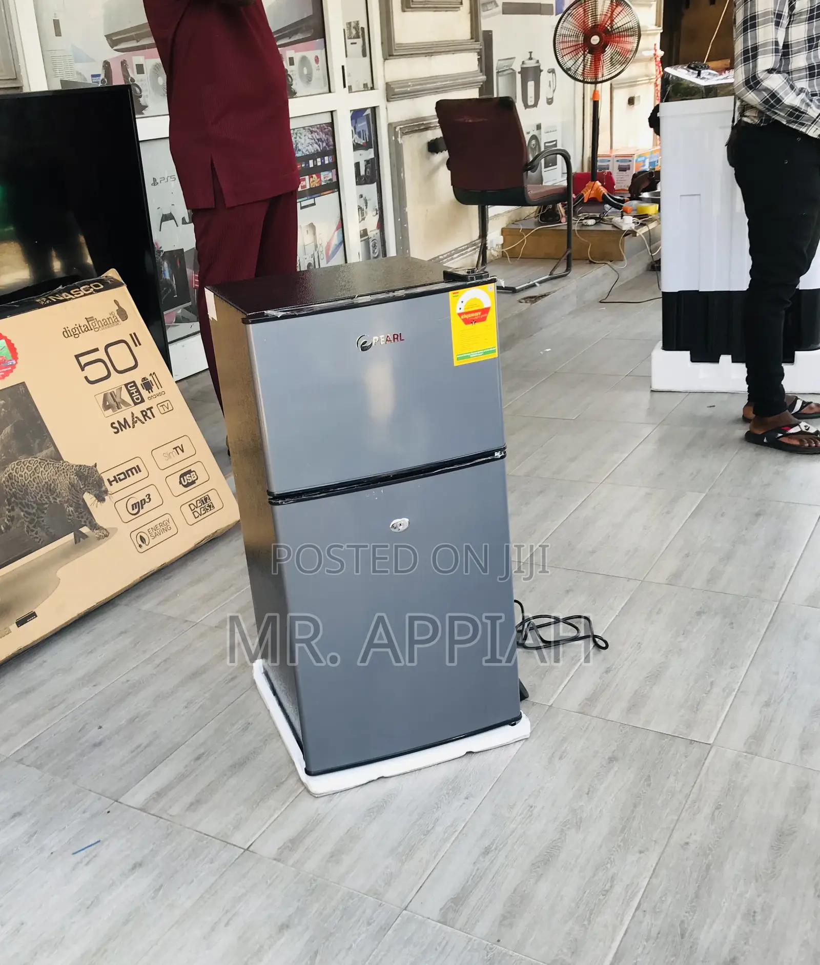Energy Sufficient Pearl Pf-100lf-25y Table Top Fridge.