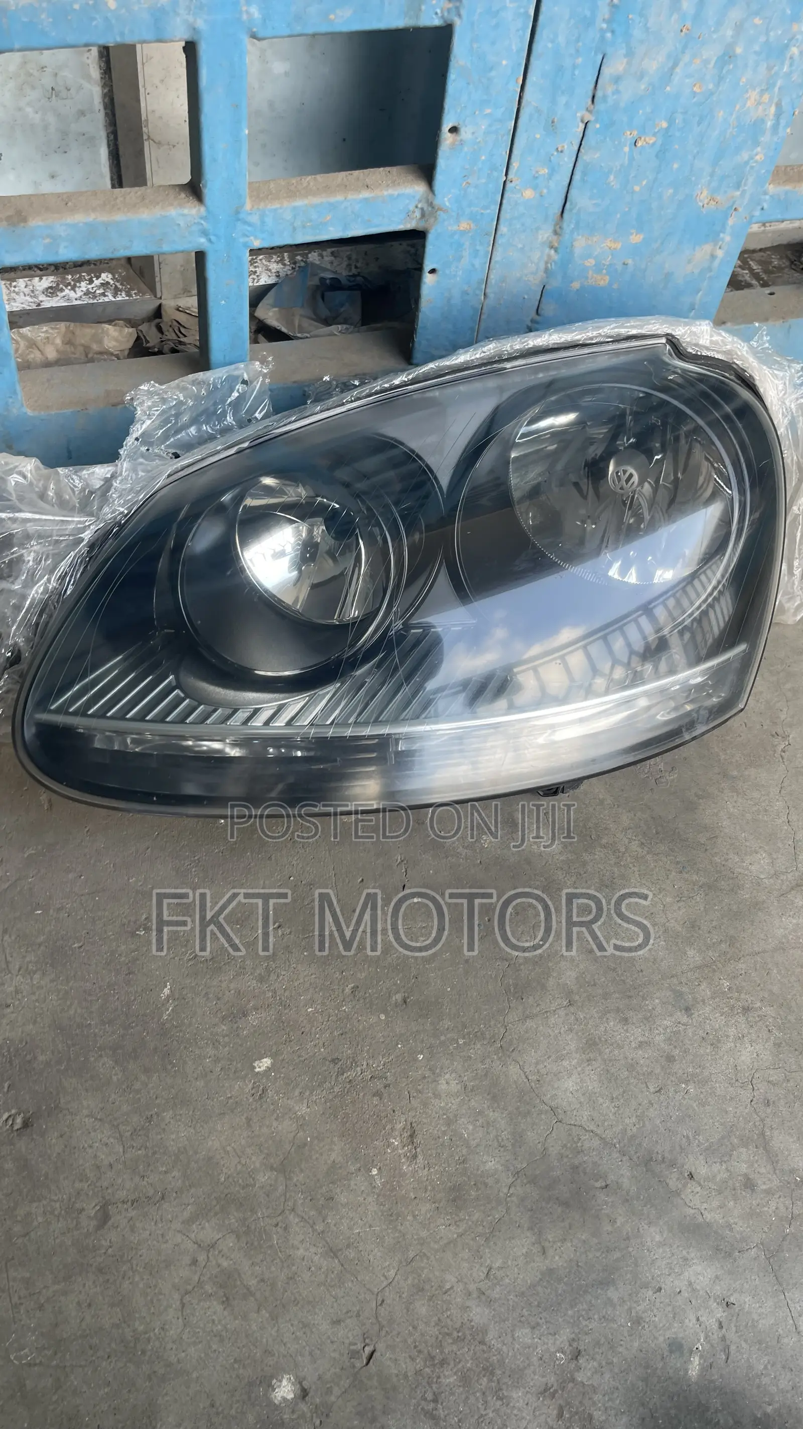 Volkswagen Jetta/Passat Headlight/Taillight Complete 05/06/
