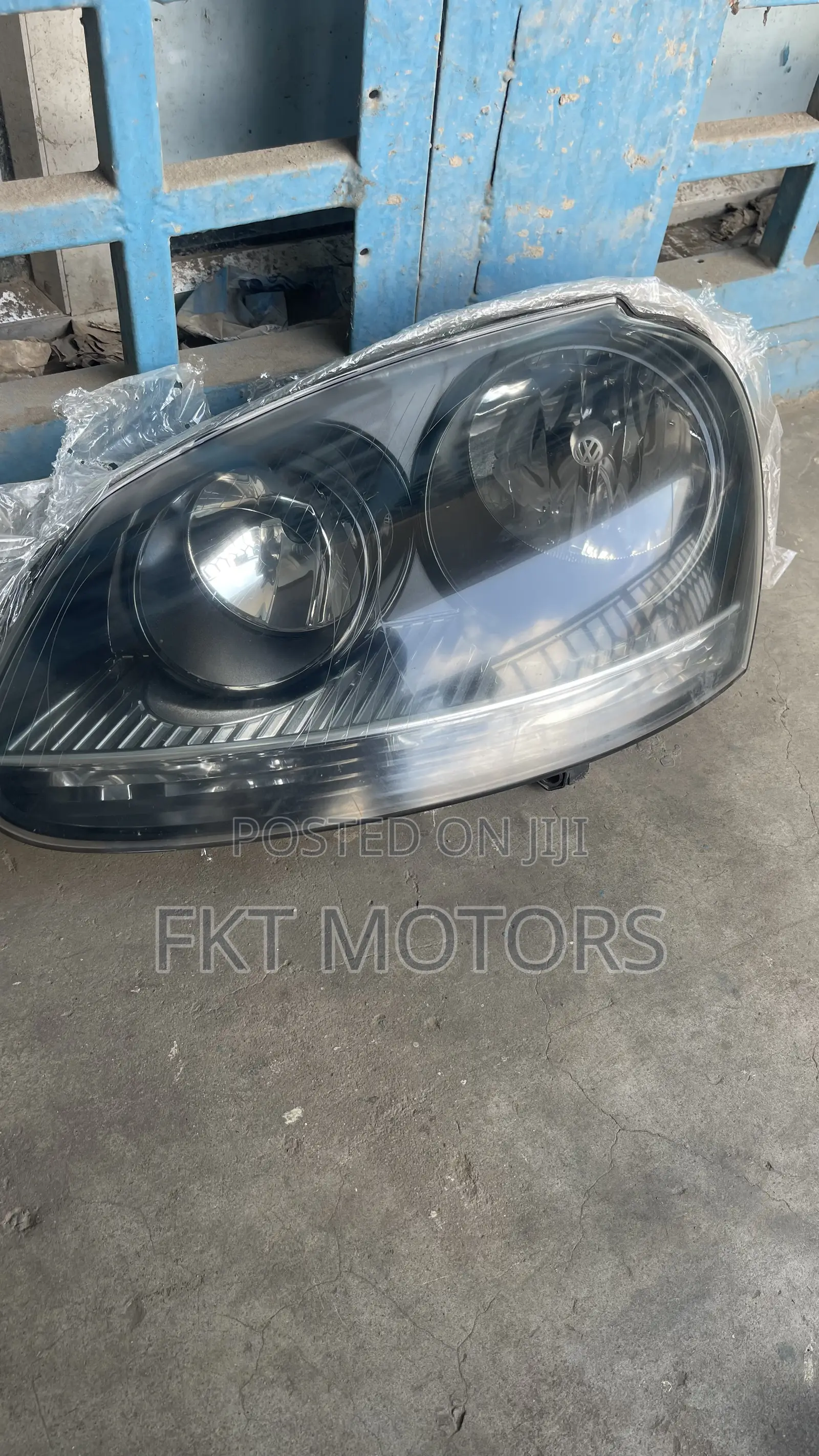 Volkswagen Jetta/Passat Headlight/Taillight Complete 05/06/