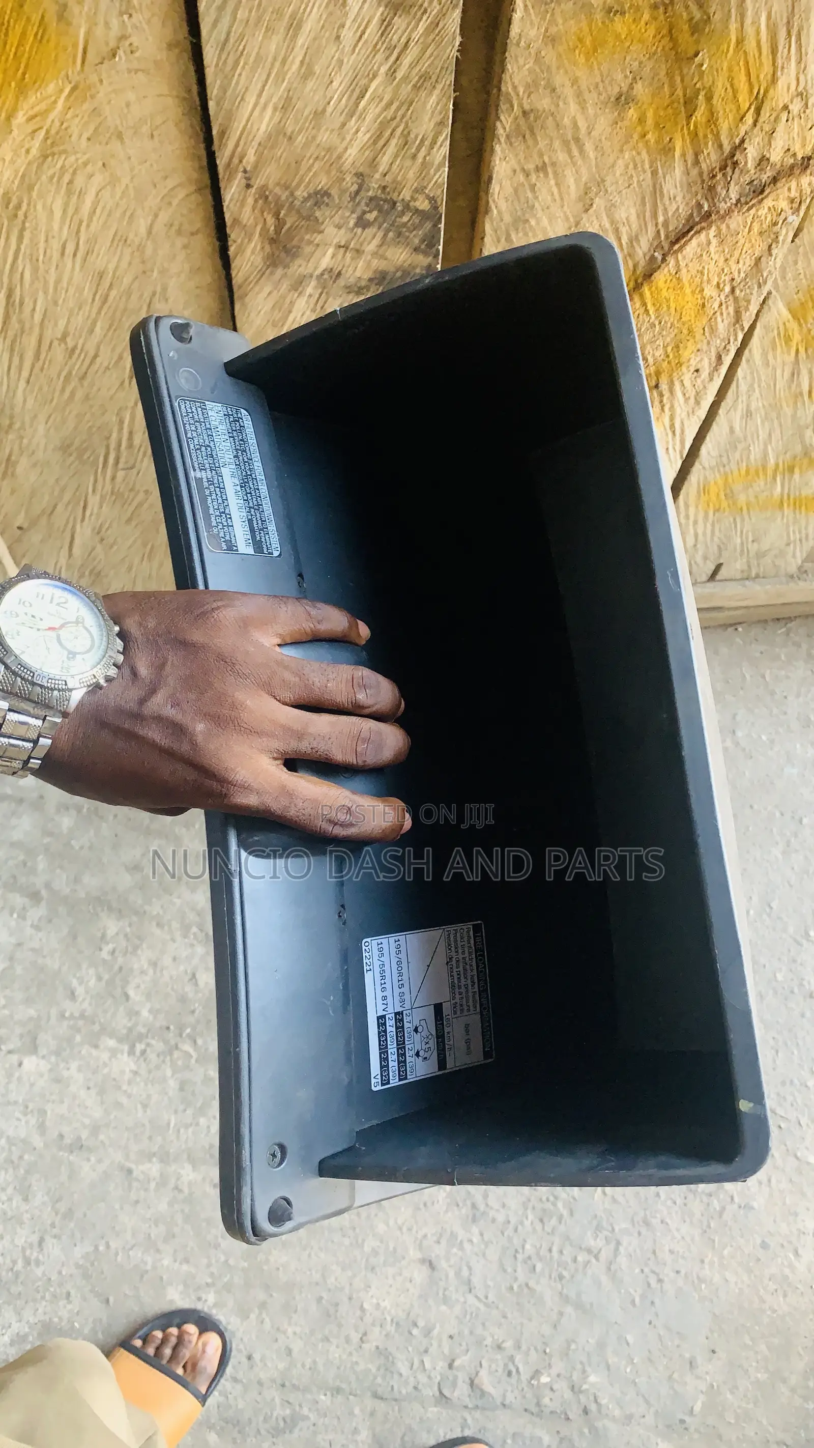Pontiac Vibe 2006 Letterbox