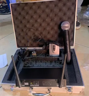 Shure v-3300 Hand, Tie and Lapel Microphone in Briefcase