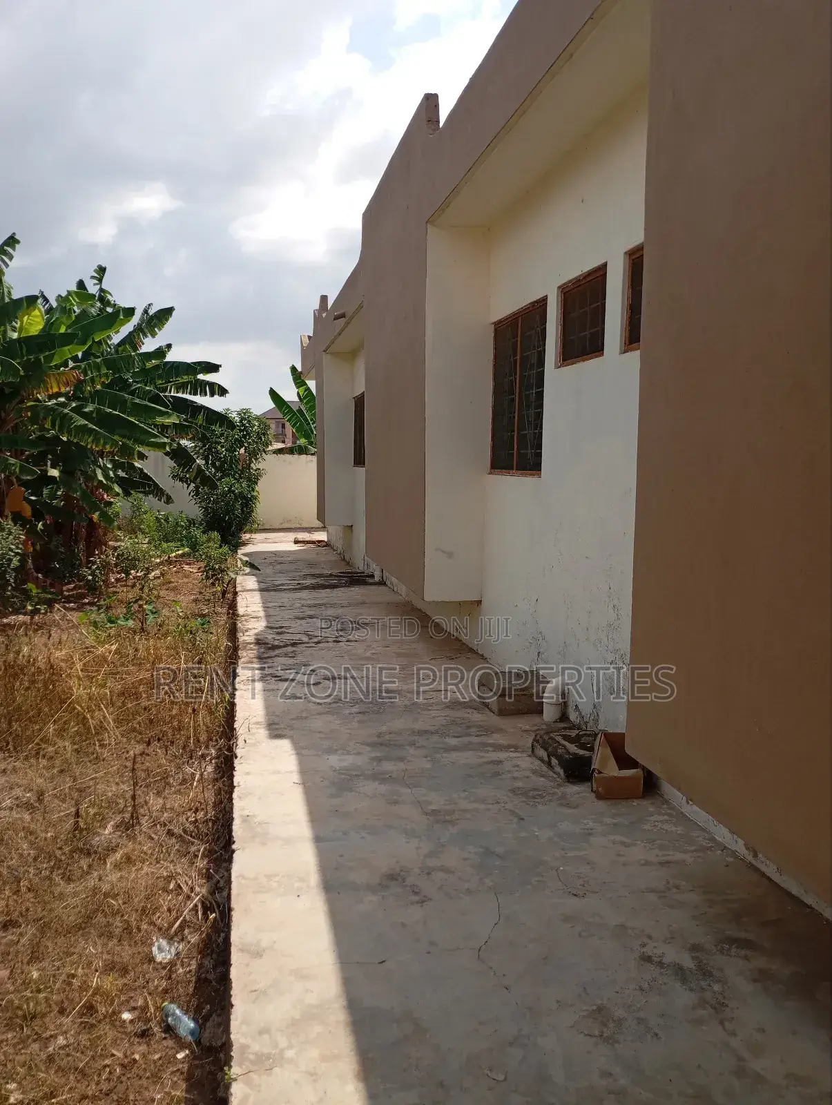 5bdrm Maisonette in Rent Zone Properties, Ofankor for sale