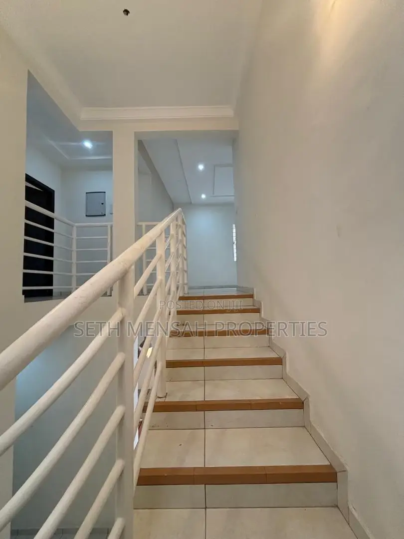 4bdrm House in Skm, Adenta for sale