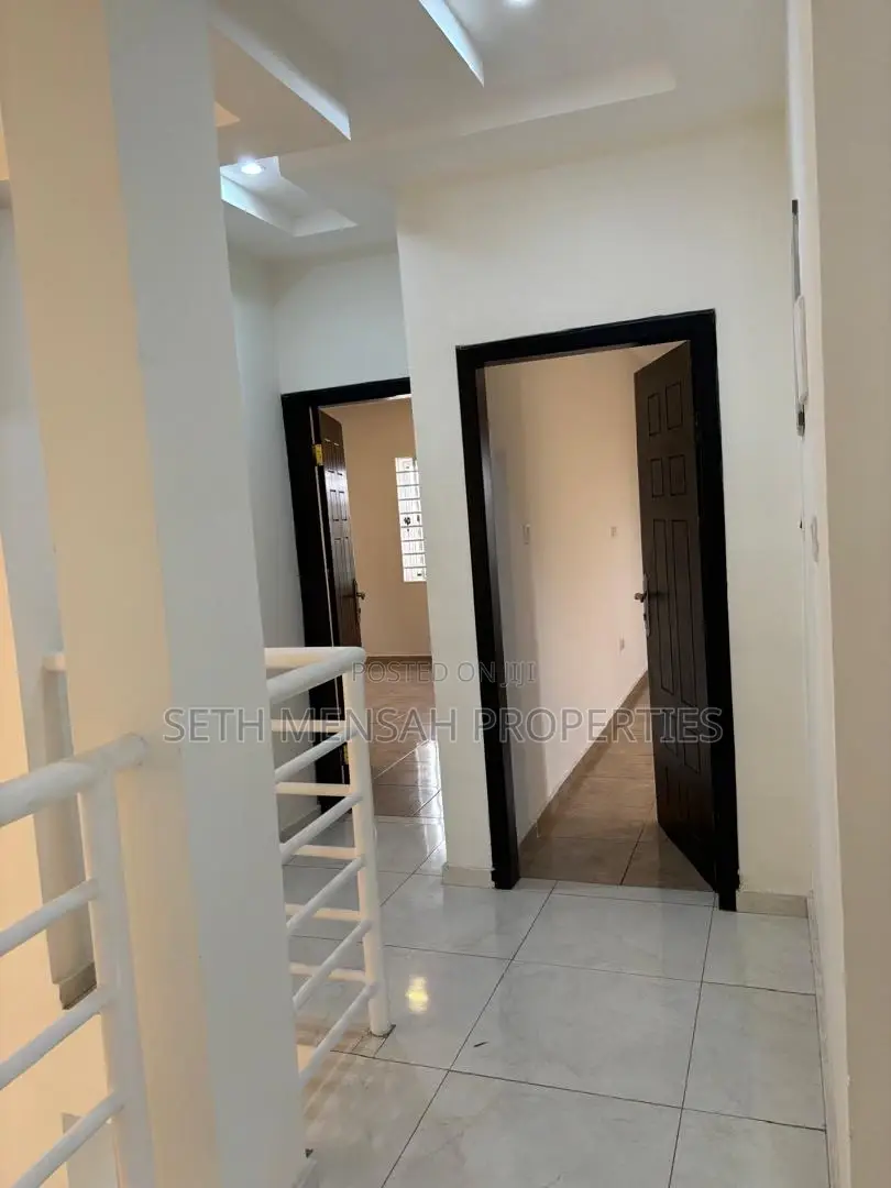 4bdrm House in Skm, Adenta for sale