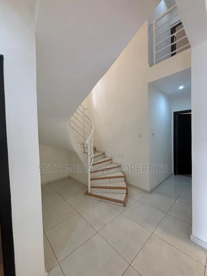 4bdrm House in Skm, Adenta for sale