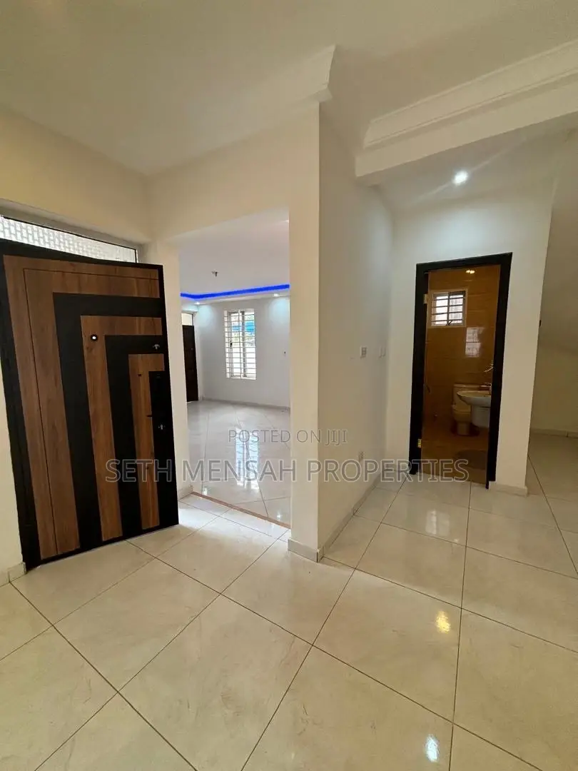 4bdrm House in Skm, Adenta for sale