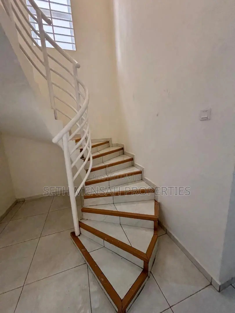 4bdrm House in Skm, Adenta for sale