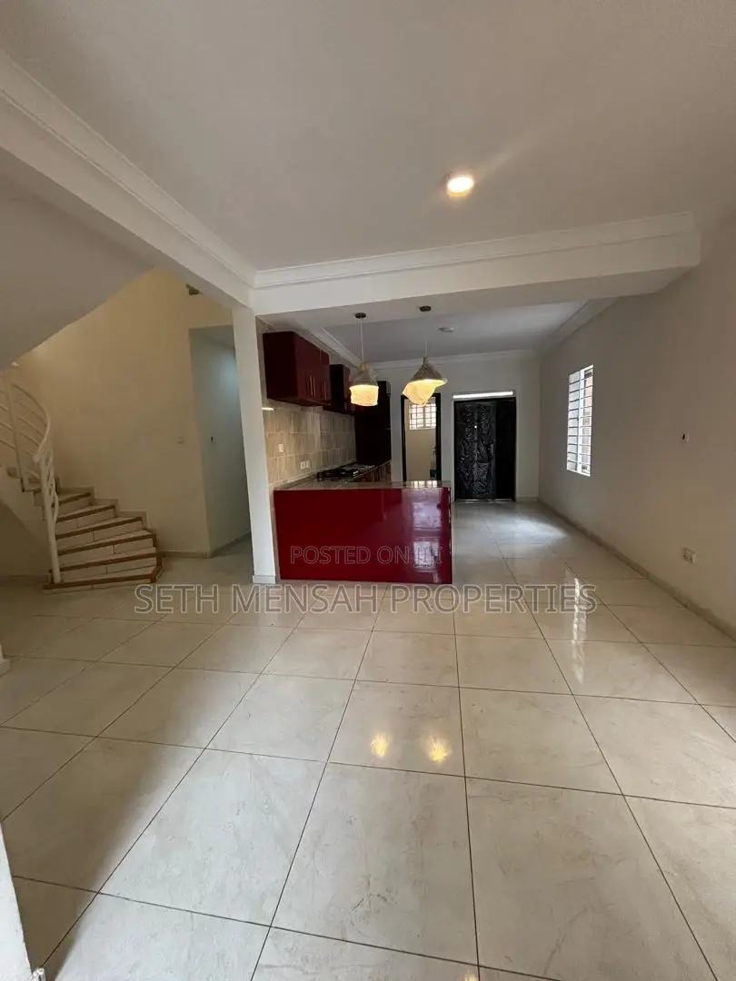 4bdrm House in Skm, Adenta for sale