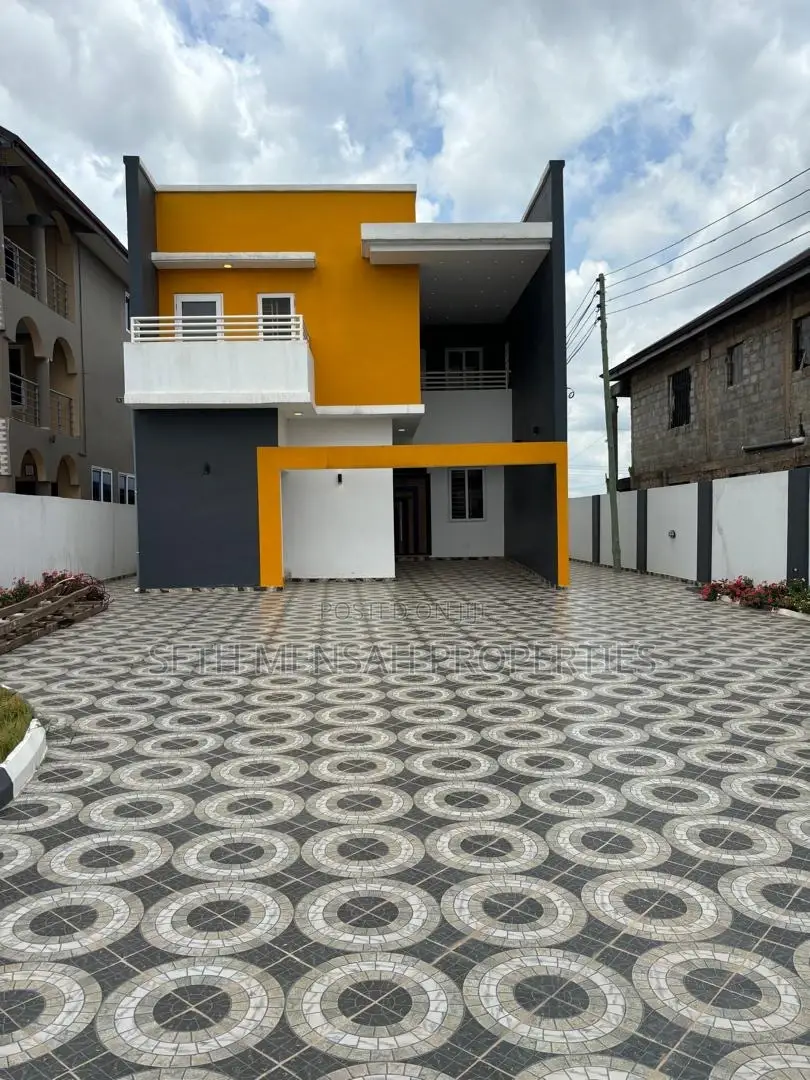 4bdrm House in Skm, Adenta for sale