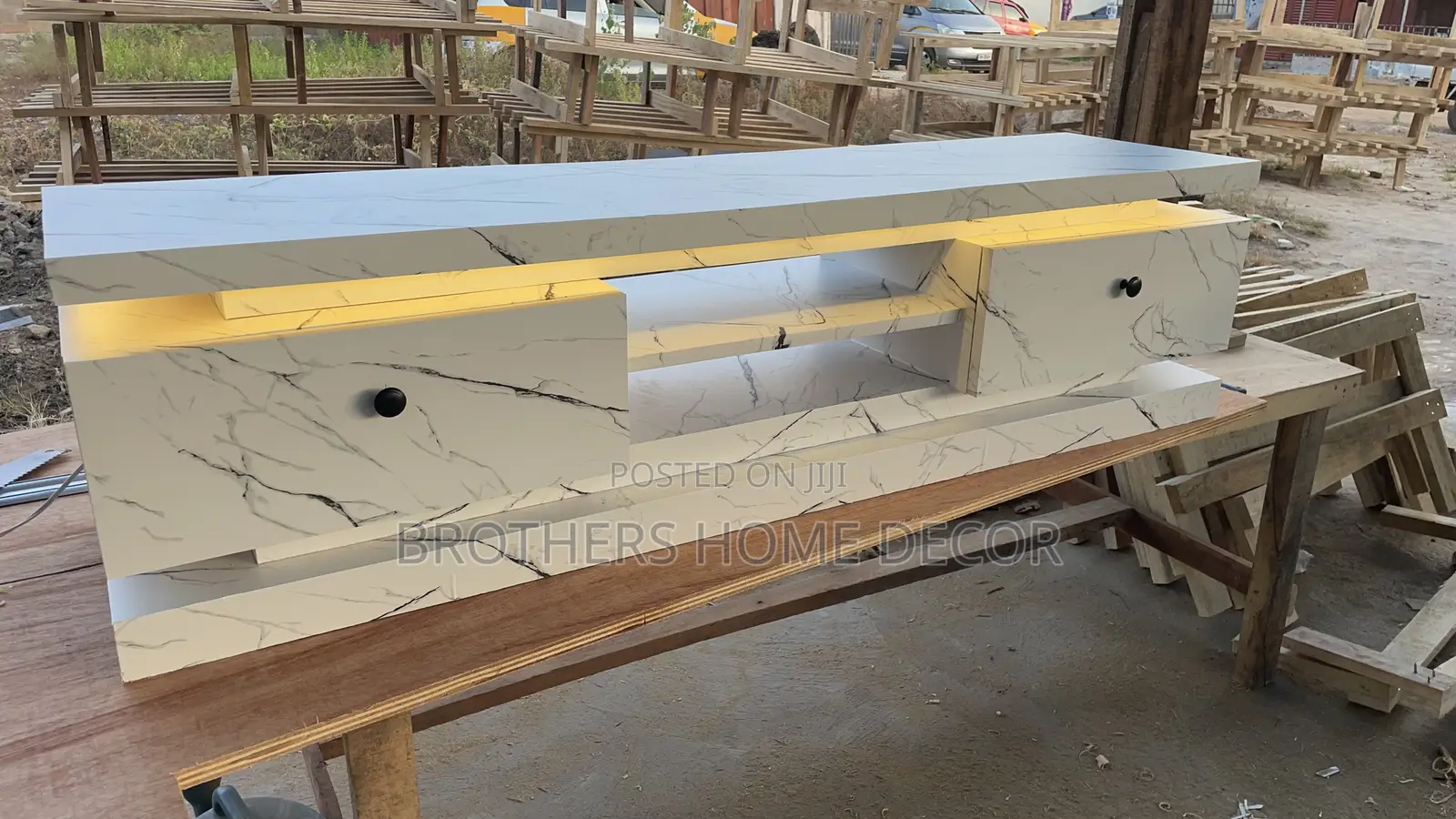 Morden Tv Stand With Lighting System.