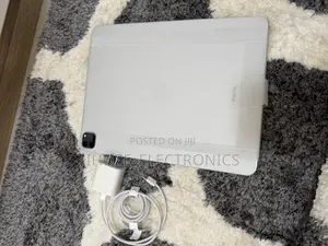 New Apple iPad Pro 12.9 (2022) 1 TB Silver