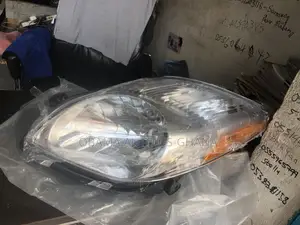 Toyota Yaris / Vitz Lift Back (Hatchback) 2007 2008 Headlight