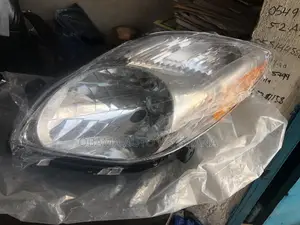 Toyota Yaris / Vitz Lift Back (Hatchback) 2007 2008 Headlight