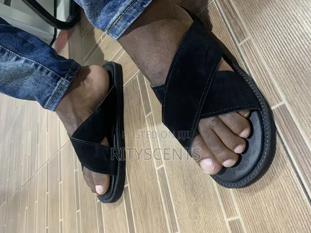 靴  SLIPPER SUEDE CROSS BLACK Hush Puppies Mens Slippers Men's Trent Slipper – Brands Megastore