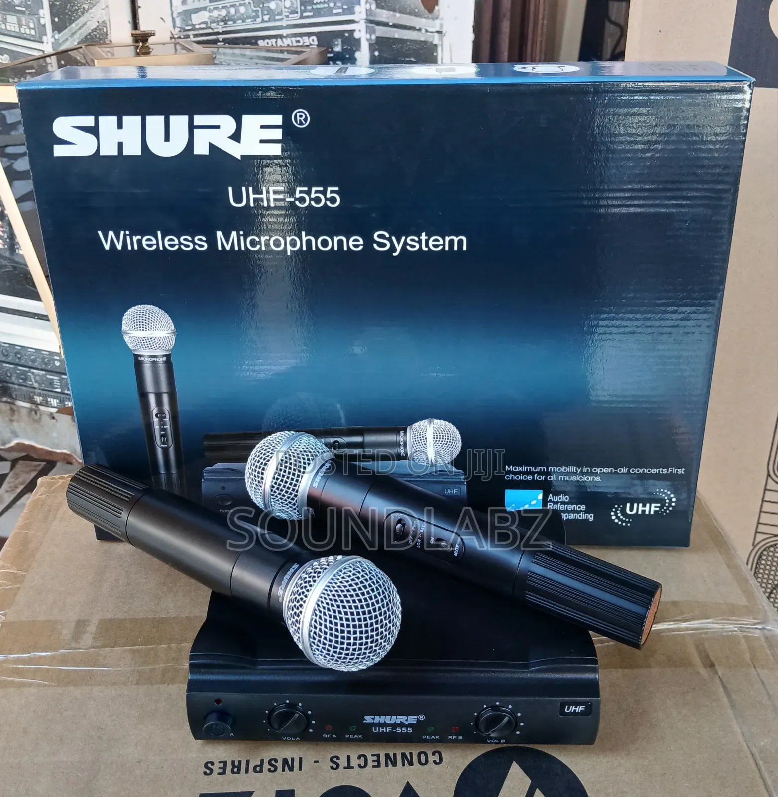 Shure SH-555 Dual Wireless Professional Microphone